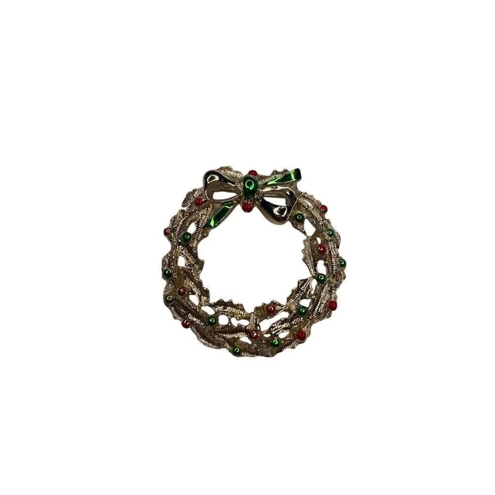 Vintage Christmas Wreath Brooch Gold Tone Enamel Holly Berries Holiday Pin